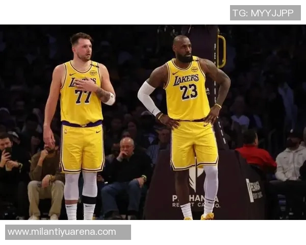 詹姆斯坚持东契奇最后出场引发热议湖记独家揭秘首发阵容介绍背后的故事 詹姆斯坚持东契奇最后出场引发热议湖记独家揭秘首发阵容介绍背后的故事