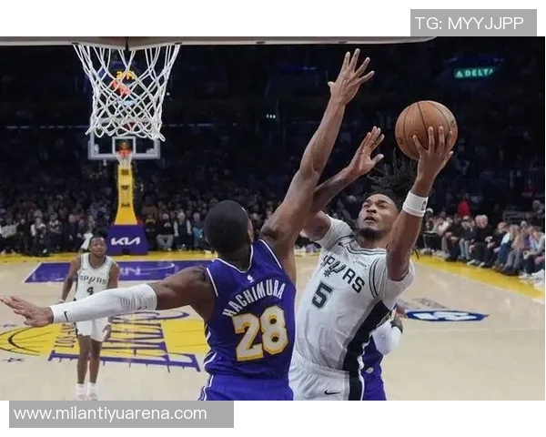 凯尔登强调团队合作的重要性热手球员将获得更多投篮机会